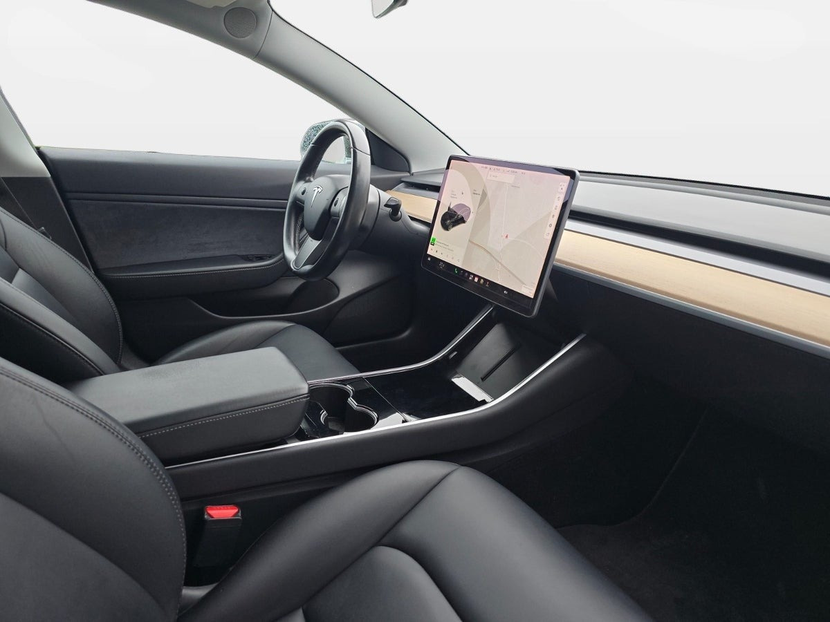 Sort Tesla Model 3 fra 2019