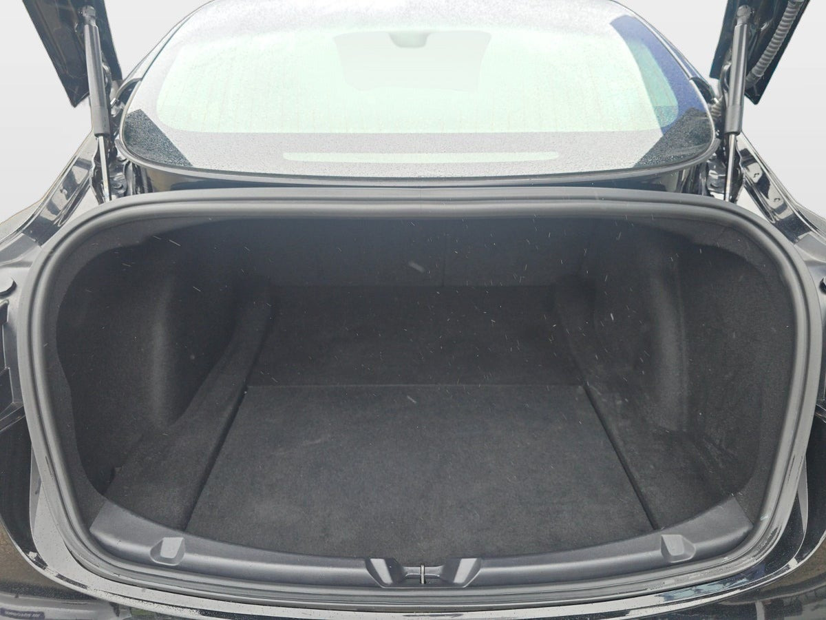 Sort Tesla Model 3 fra 2019