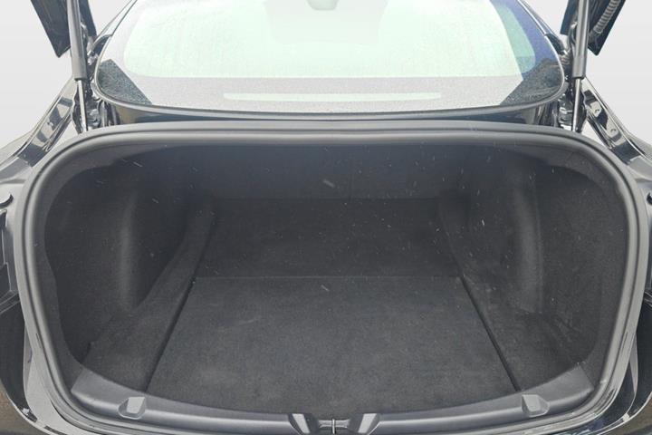 Sort Tesla Model 3 fra 2019