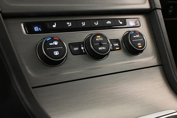 Sort VW Golf VII fra 2016