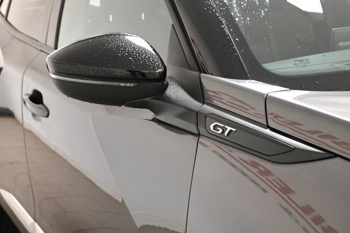 Grå Peugeot 2008 fra 2021