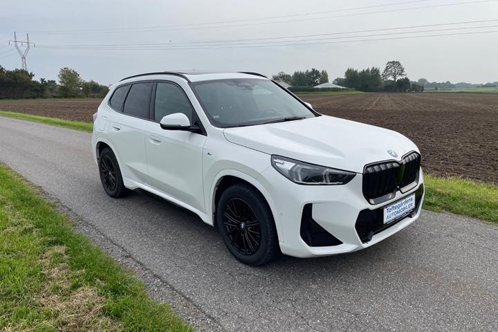Hvid BMW iX1 fra 2023