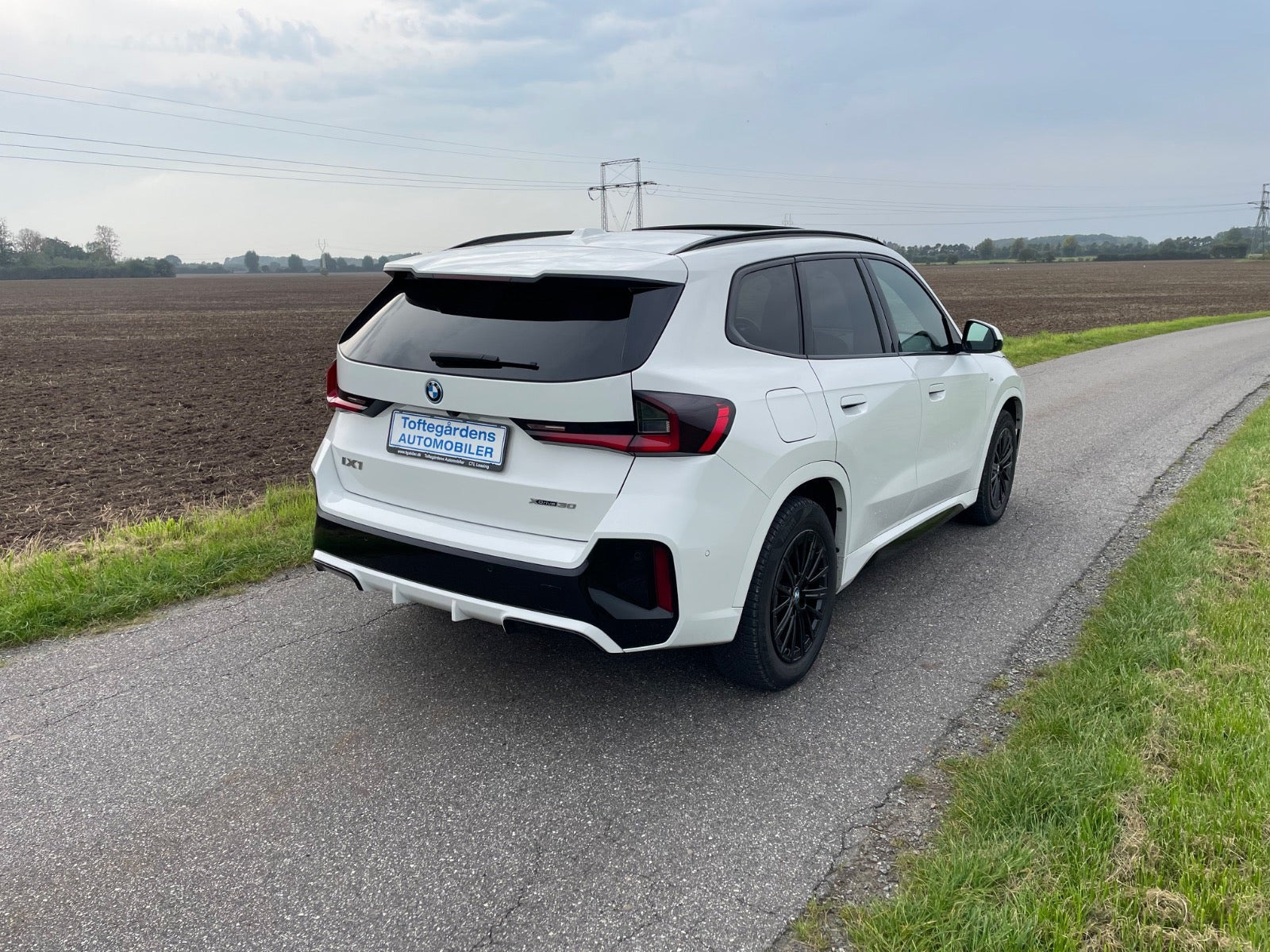 Hvid BMW iX1 fra 2023