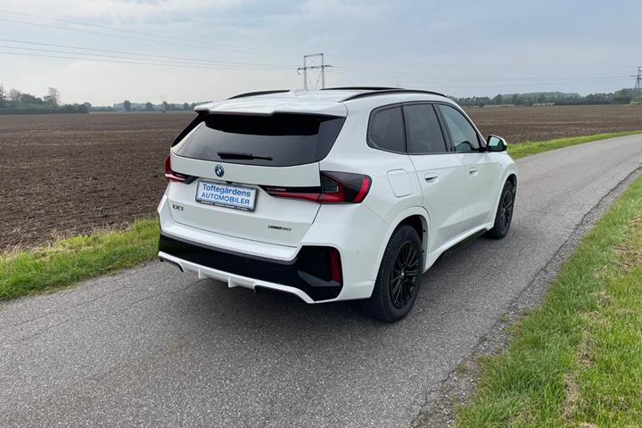 Hvid BMW iX1 fra 2023