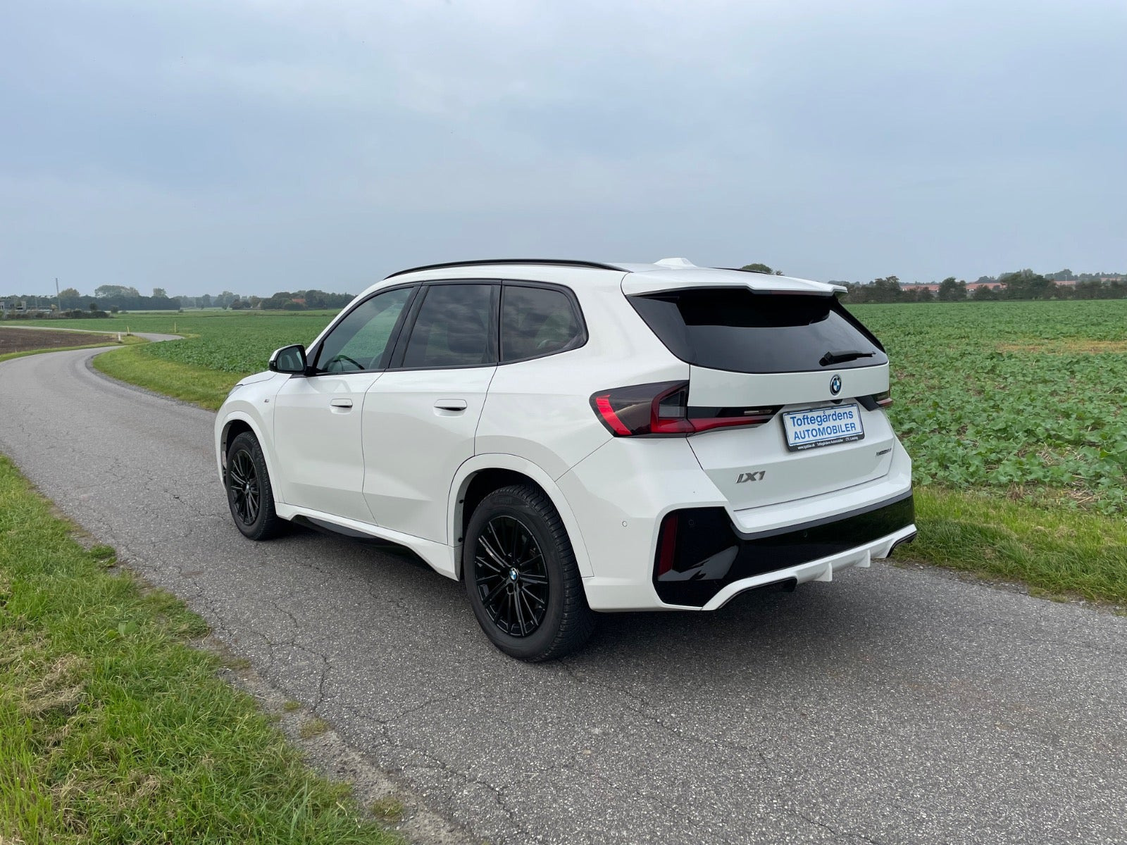 Hvid BMW iX1 fra 2023
