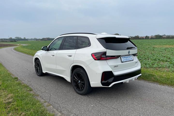 Hvid BMW iX1 fra 2023