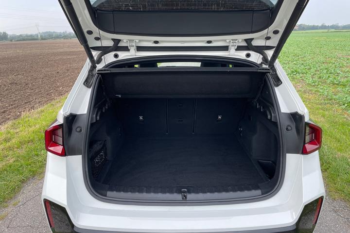 Hvid BMW iX1 fra 2023