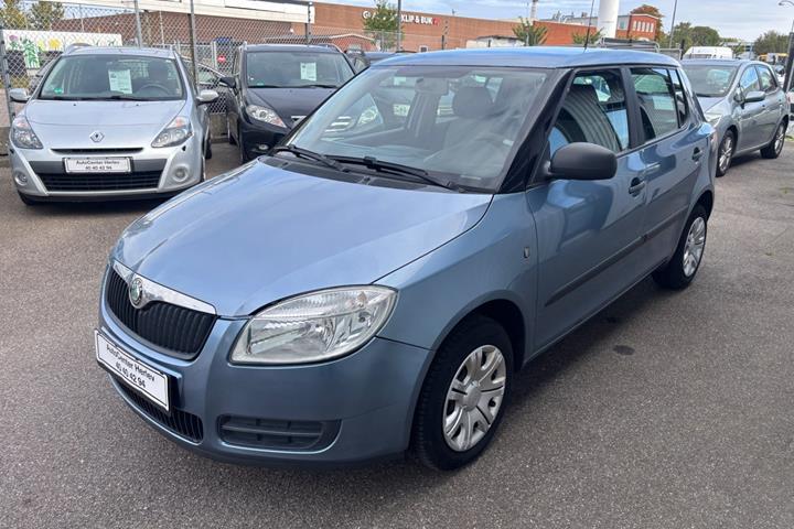 Blå Skoda Fabia fra 2009
