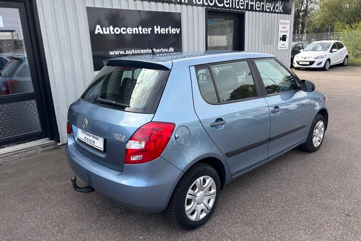 Blå Skoda Fabia fra 2009