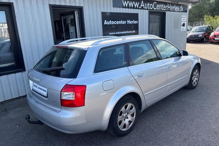 Sølv Audi A4 fra 2005