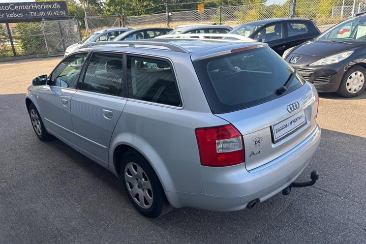 Sølv Audi A4 fra 2005