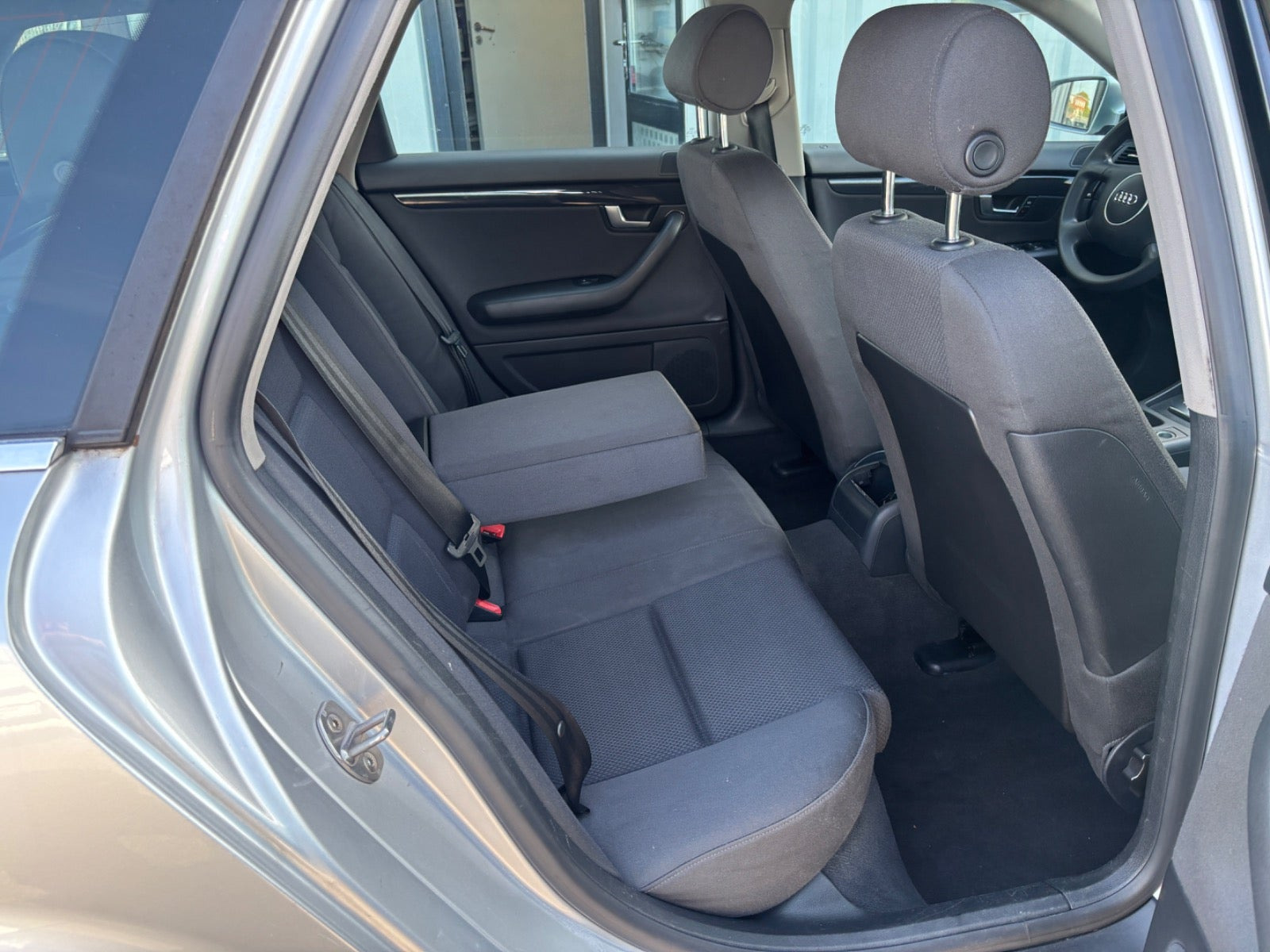 Sølv Audi A4 fra 2005