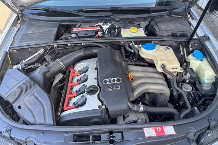 Sølv Audi A4 fra 2005