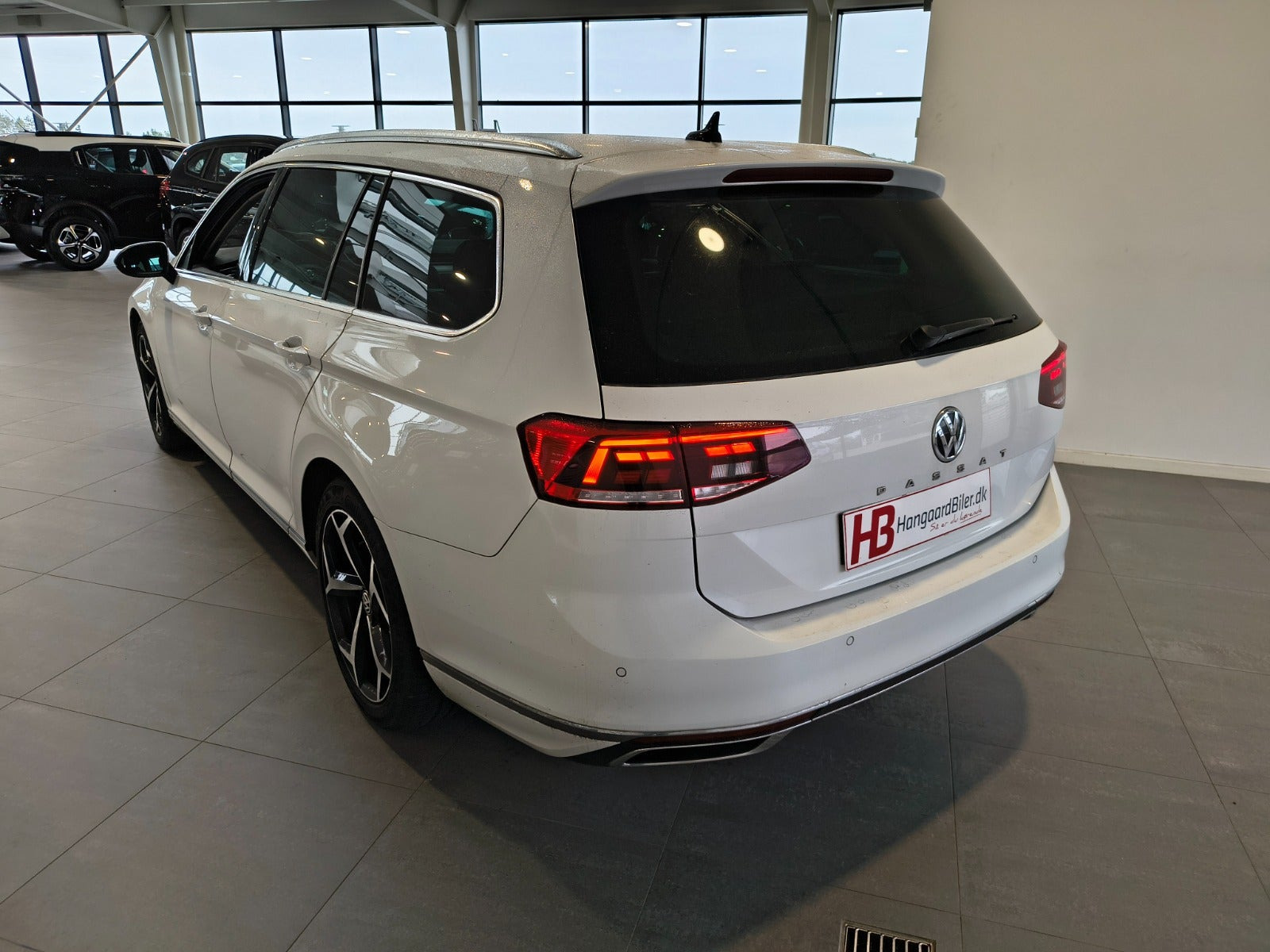 Hvid VW Passat fra 2020