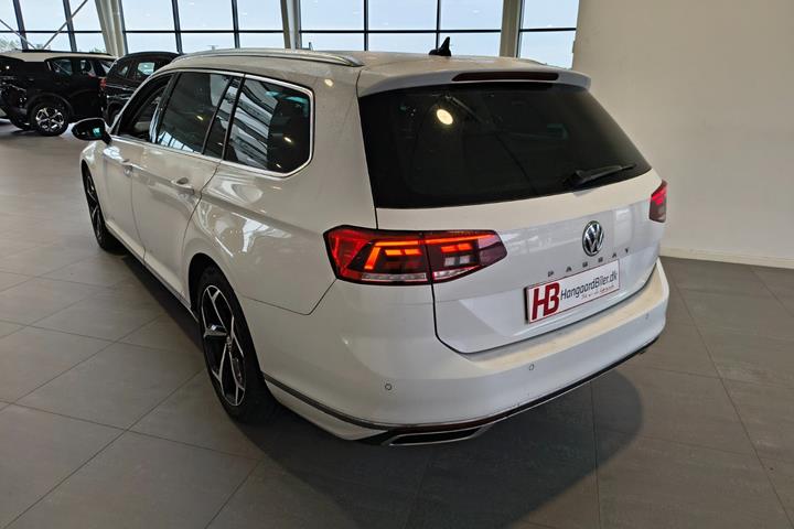 Hvid VW Passat fra 2020