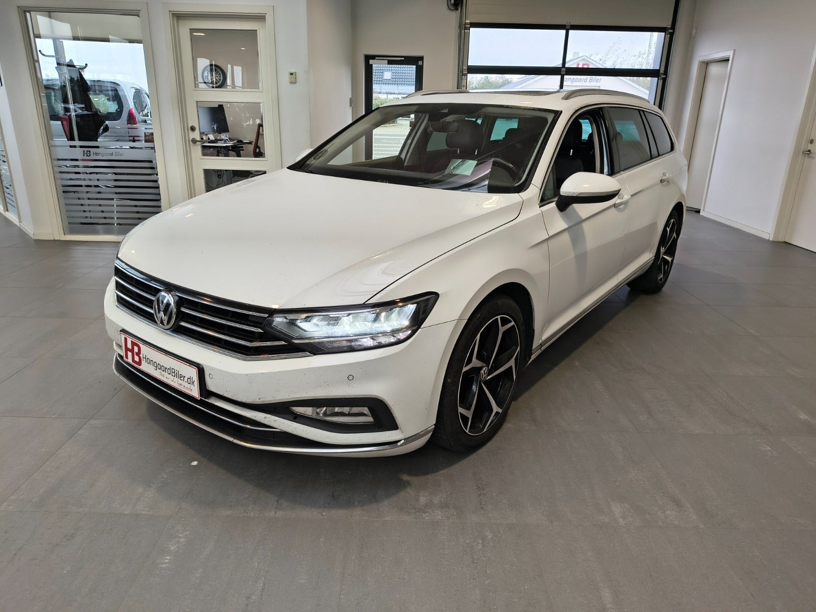 Hvid VW Passat fra 2020
