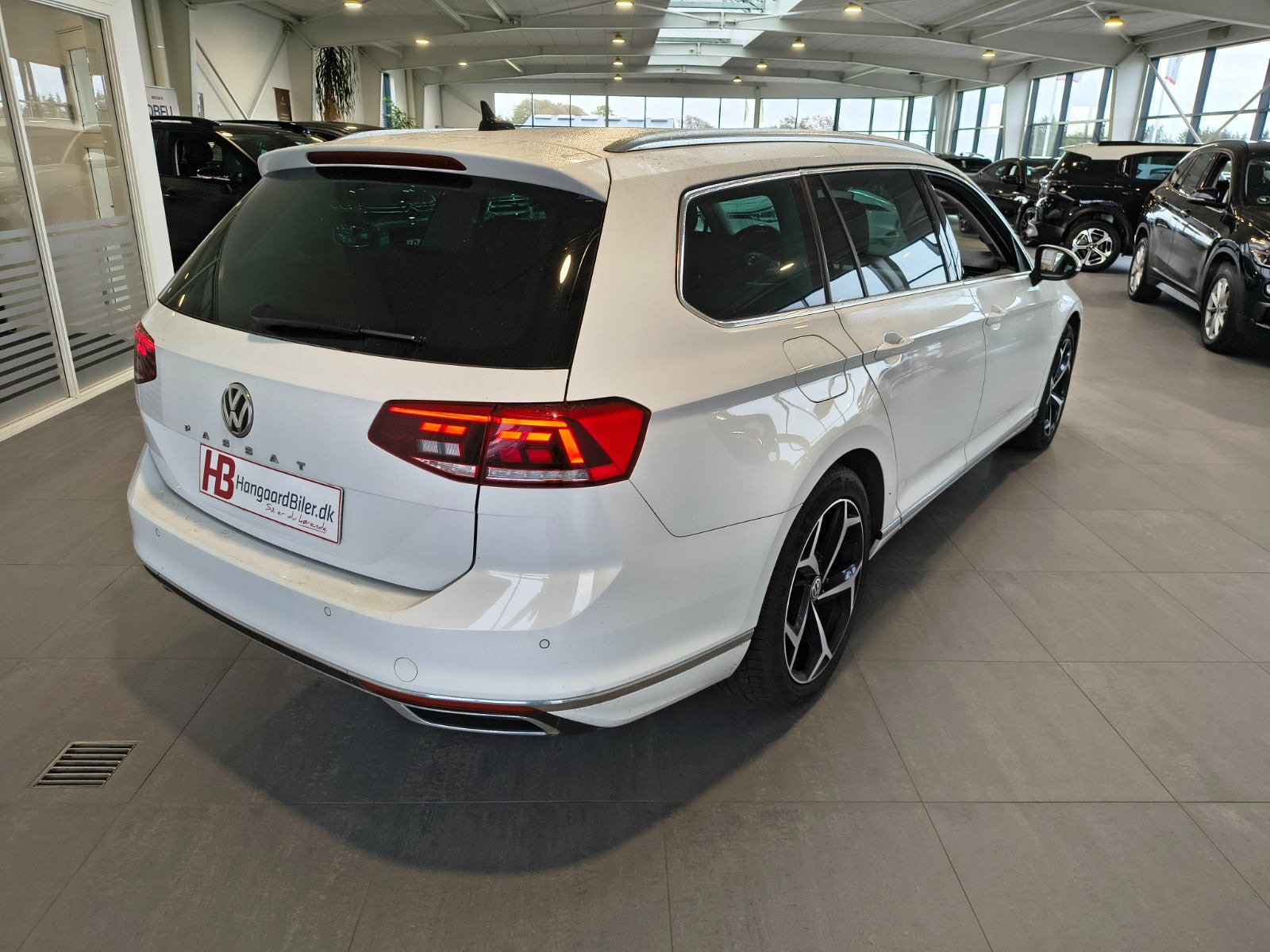 Hvid VW Passat fra 2020