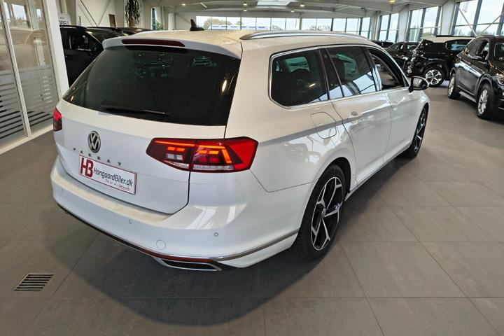 Hvid VW Passat fra 2020