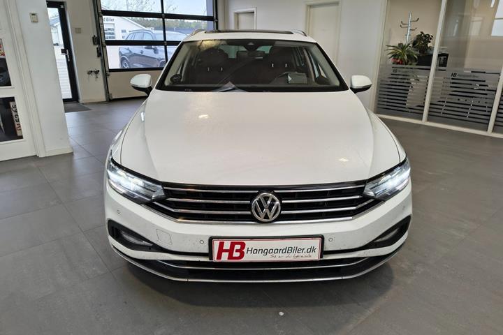 Hvid VW Passat fra 2020