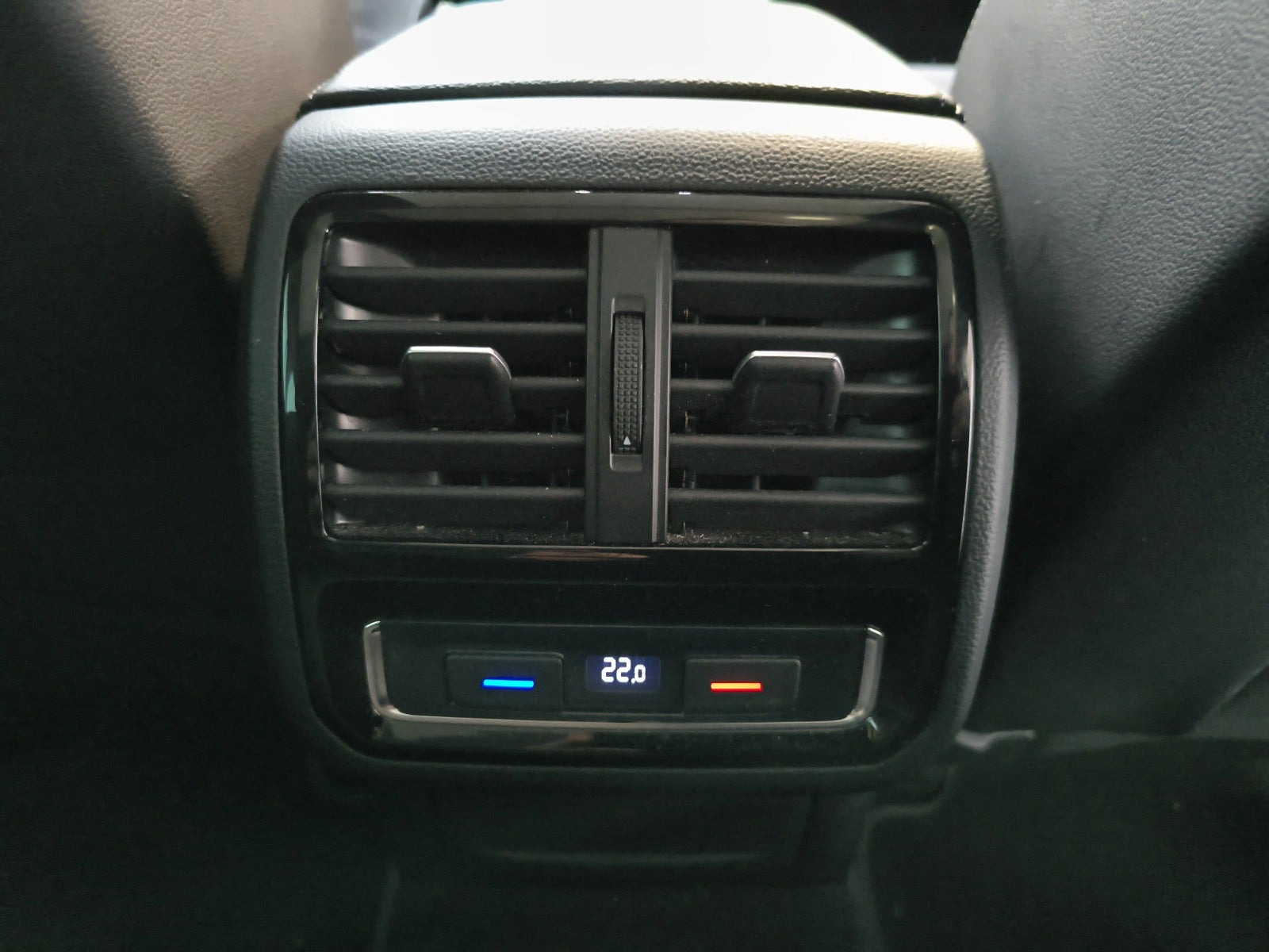 Hvid VW Passat fra 2020
