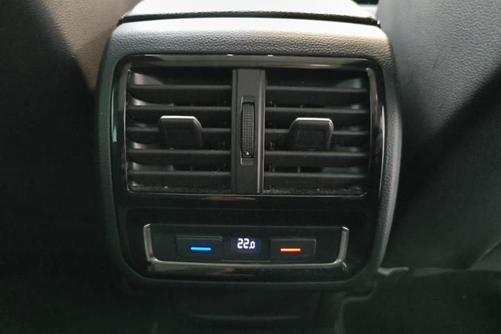 Hvid VW Passat fra 2020