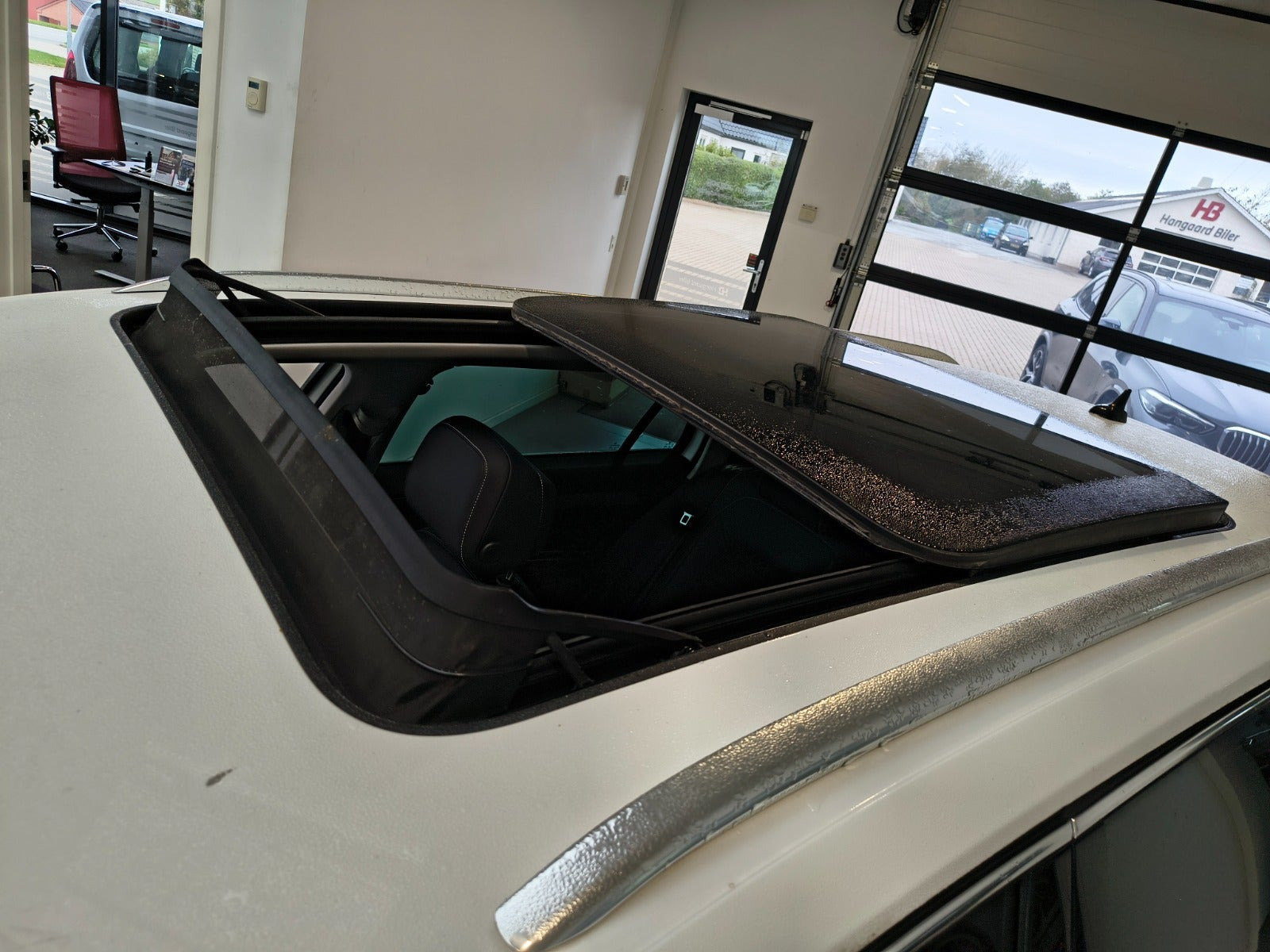 Hvid VW Passat fra 2020