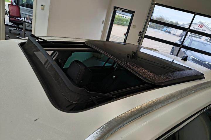 Hvid VW Passat fra 2020