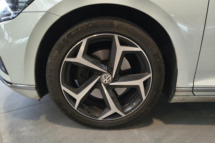 Hvid VW Passat fra 2020