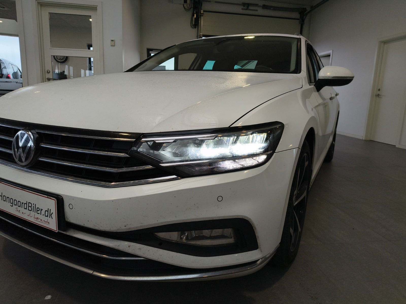 Hvid VW Passat fra 2020