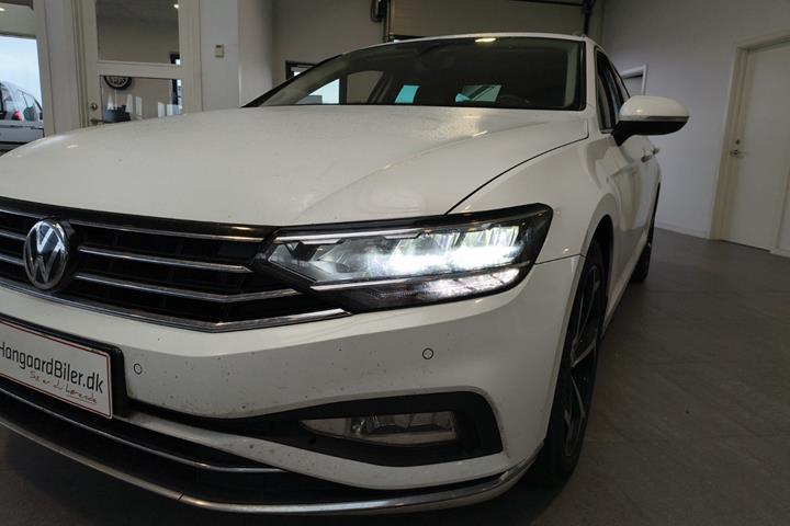 Hvid VW Passat fra 2020