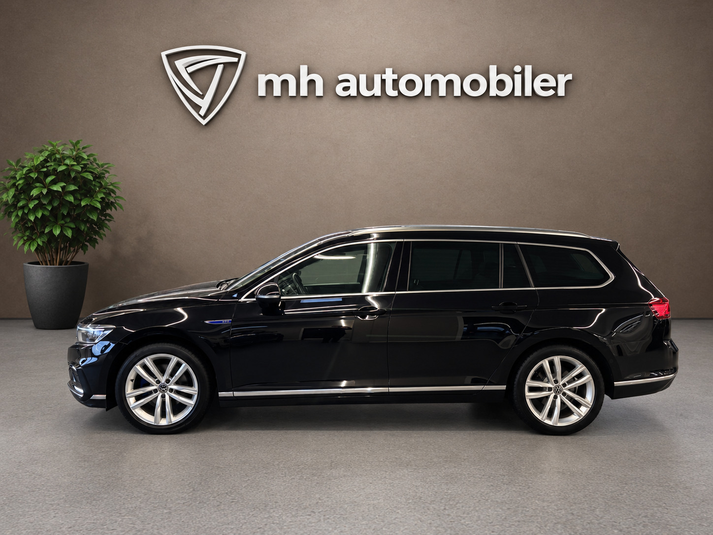 Sort VW Passat fra 2021