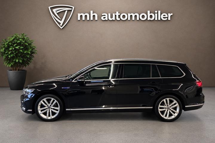 Sort VW Passat fra 2021