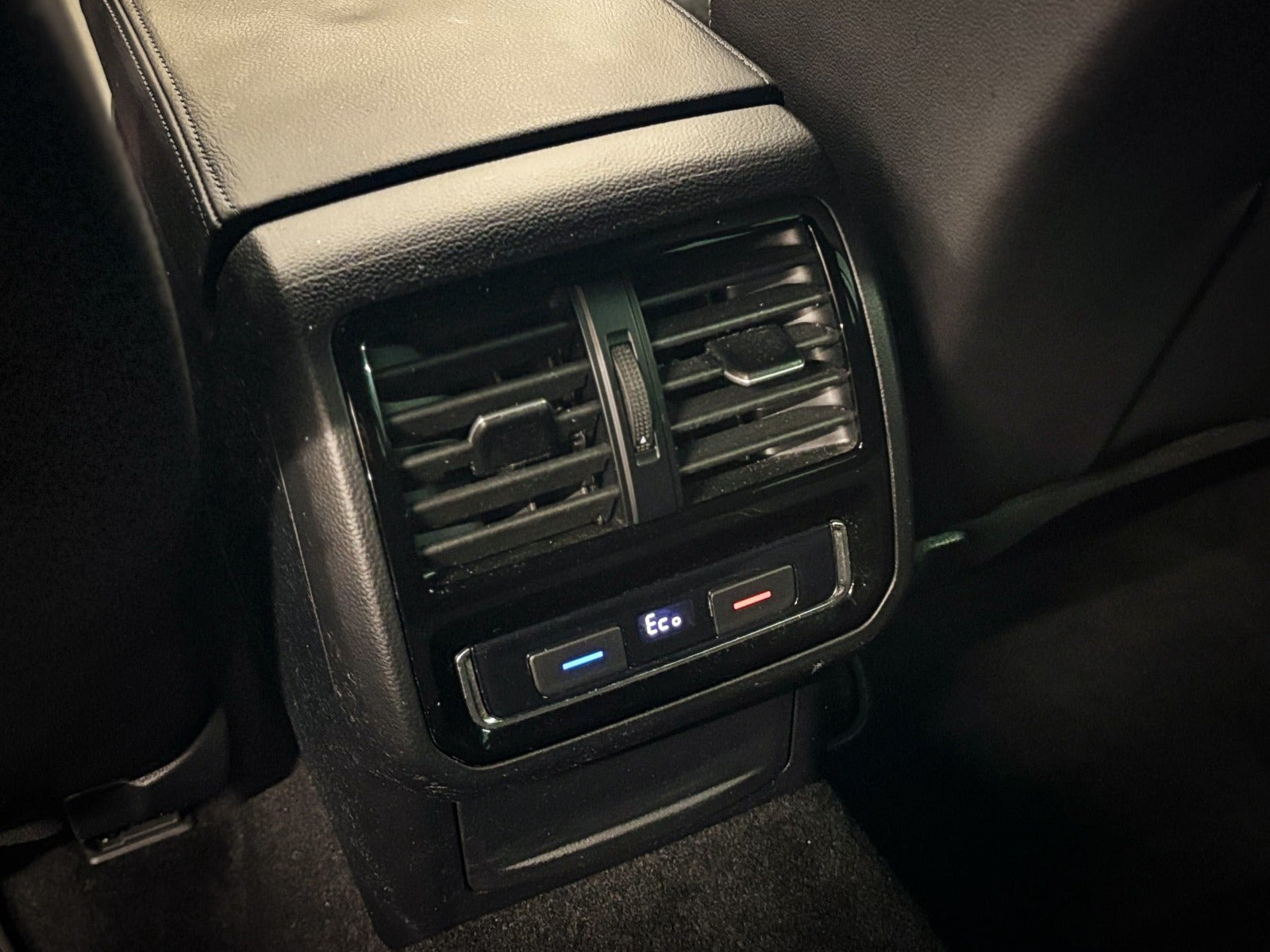Sort VW Passat fra 2021