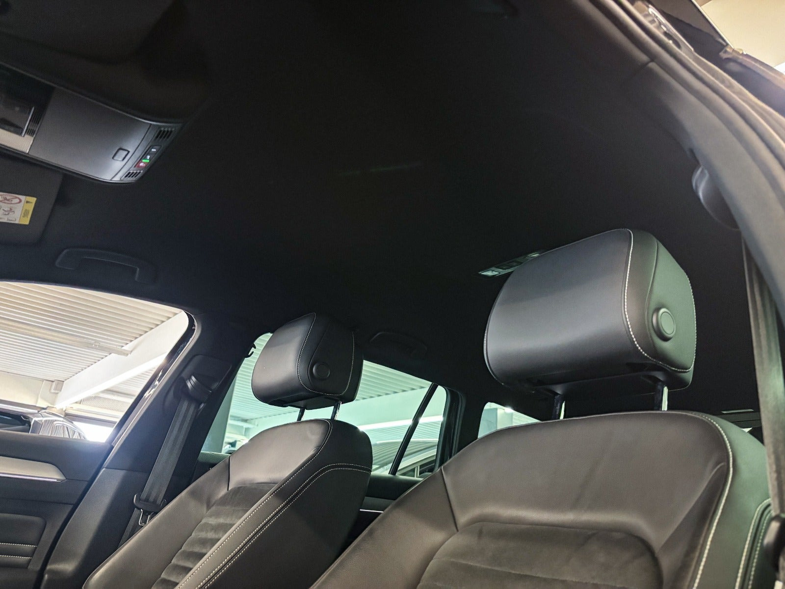 Sort VW Passat fra 2021