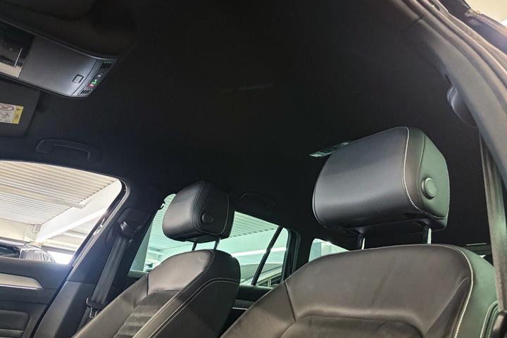 Sort VW Passat fra 2021