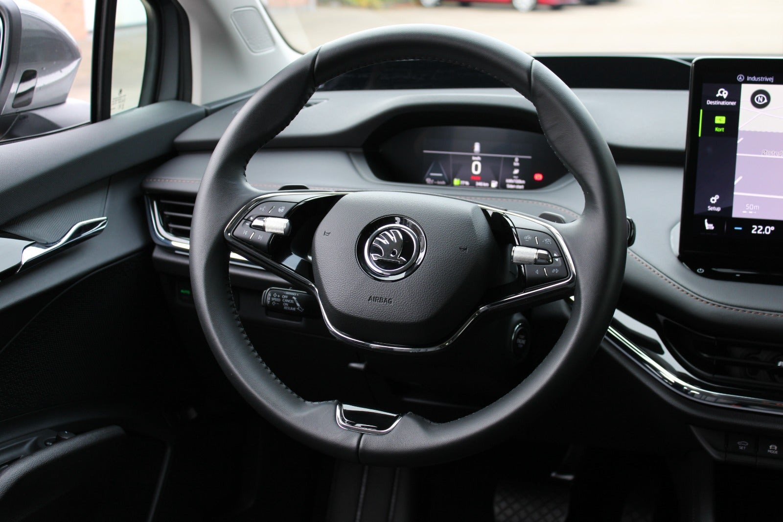 Grå Skoda Enyaq fra 2023