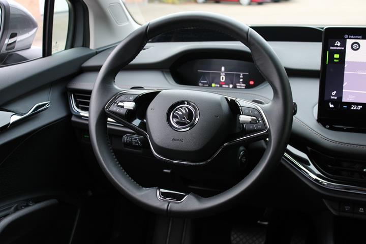 Grå Skoda Enyaq fra 2023