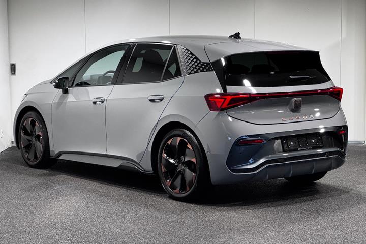 Grå Cupra Born fra 2025