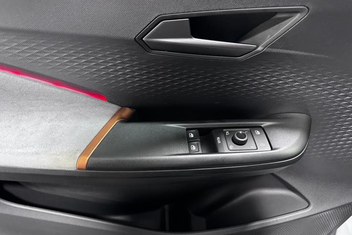 Grå Cupra Born fra 2025