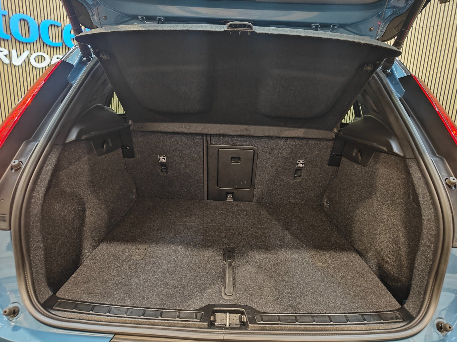 Sort Volvo XC40 fra 2023