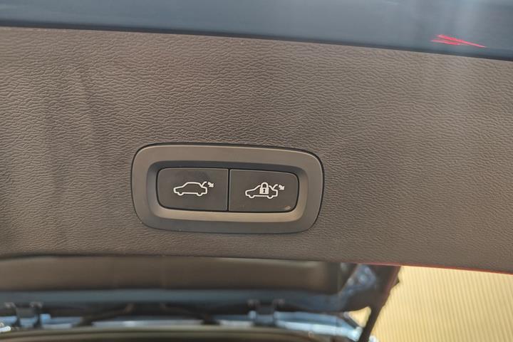 Sort Volvo XC40 fra 2023