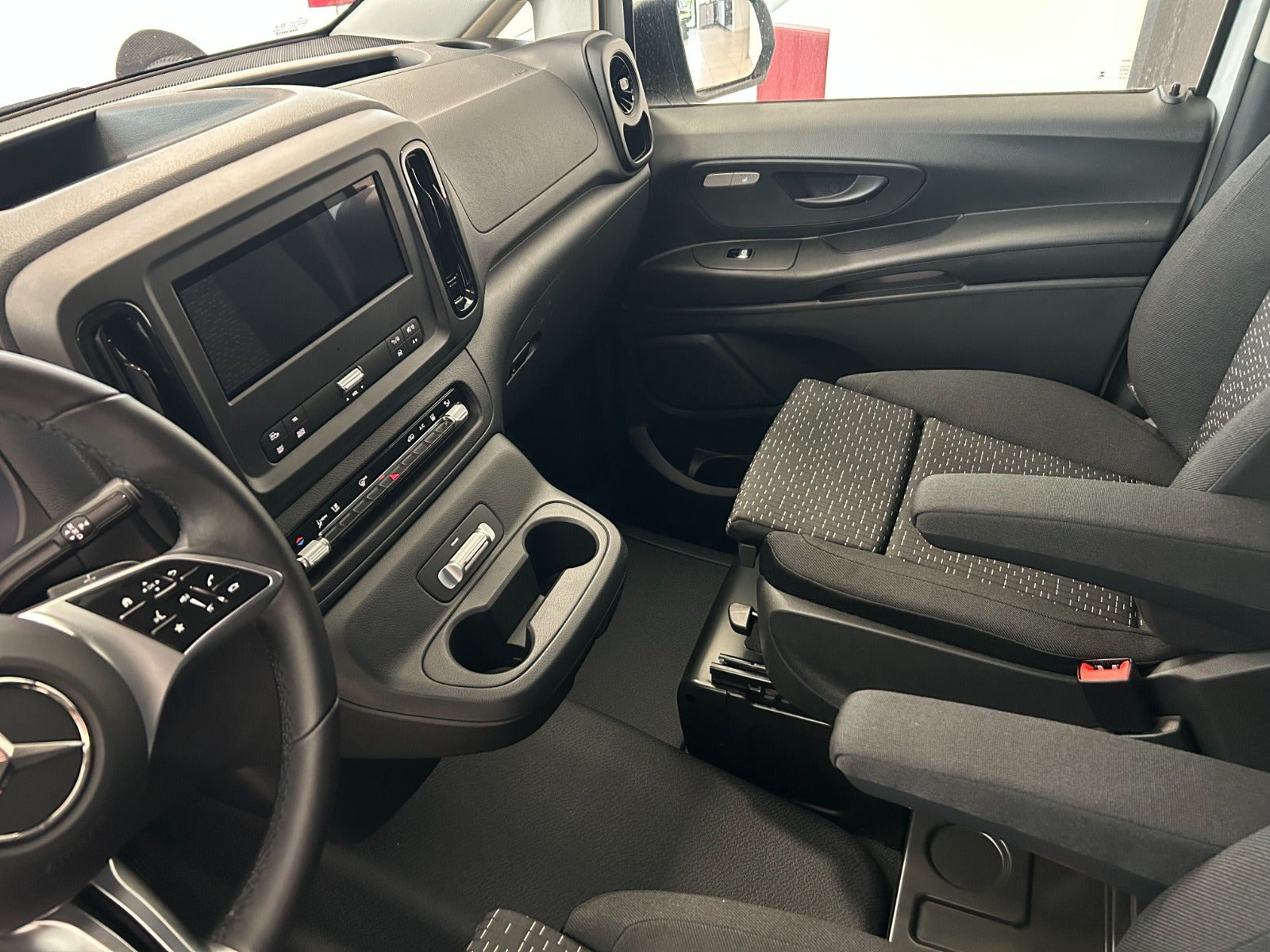 Hvid Mercedes eVito 112 fra 2025