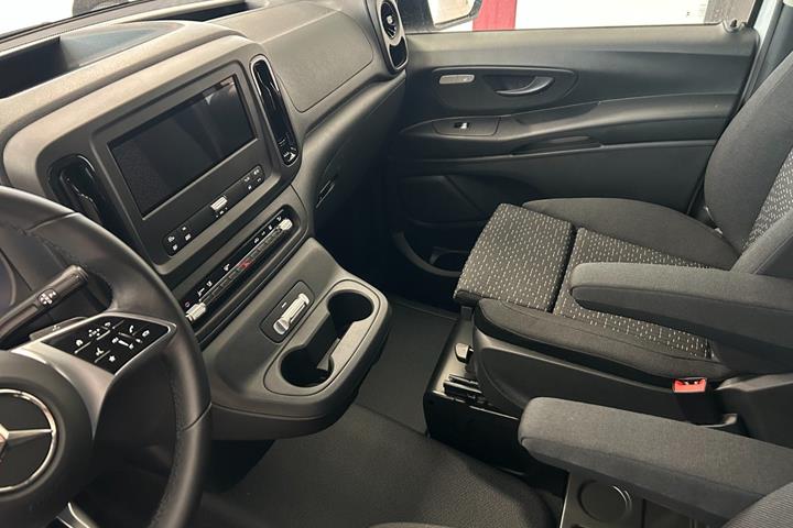 Hvid Mercedes eVito 112 fra 2025