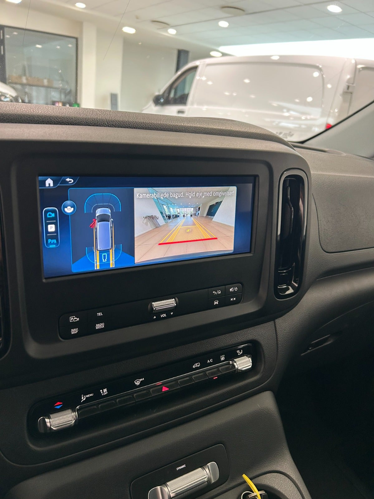 Hvid Mercedes eVito 112 fra 2025