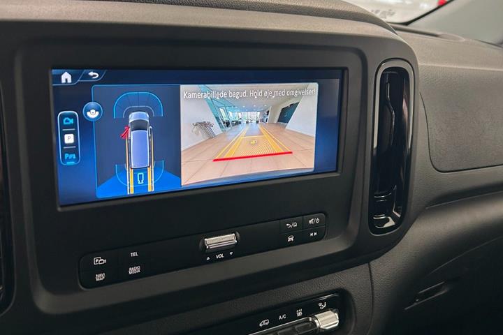 Hvid Mercedes eVito 112 fra 2025