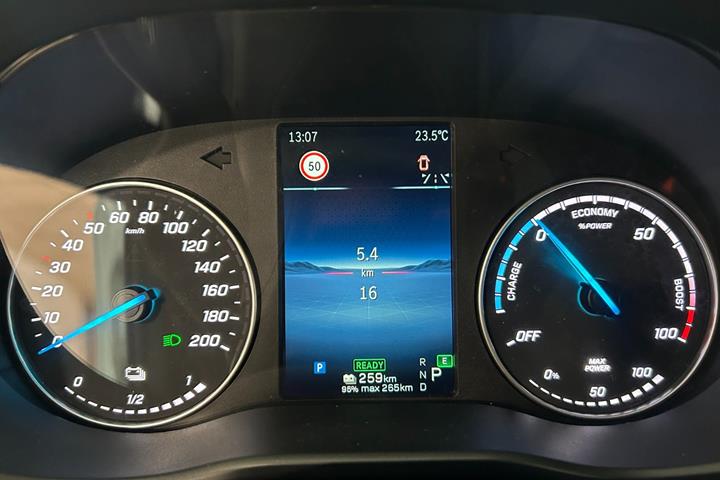 Hvid Mercedes eVito 112 fra 2025
