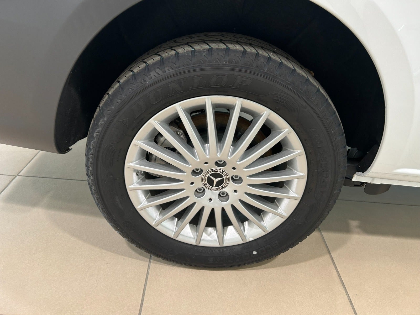 Hvid Mercedes eVito 112 fra 2025