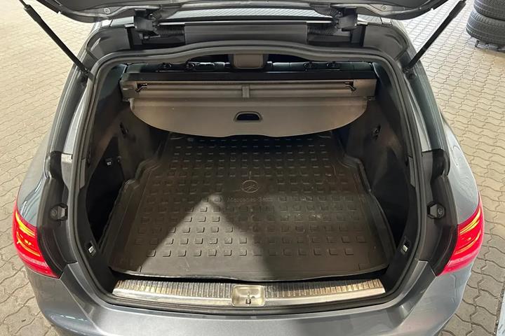 Sort Mercedes C220 d fra 2018