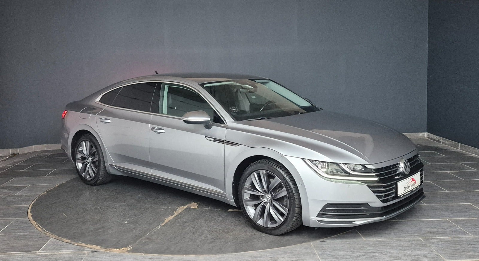 Grå VW Arteon fra 2018