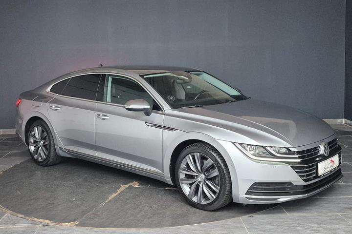 Grå VW Arteon fra 2018